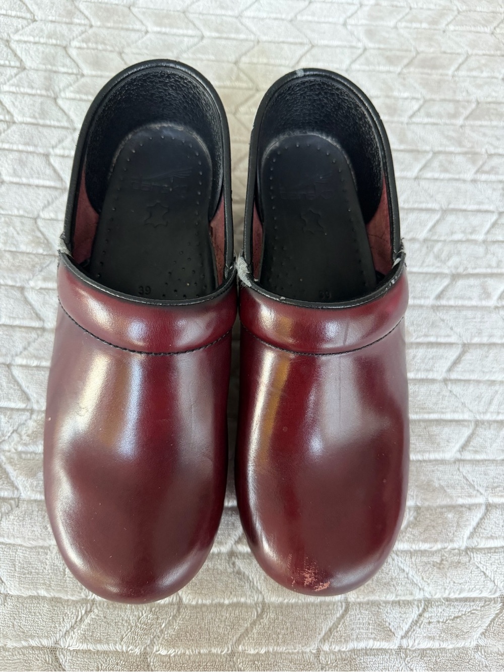 Dansko Professional Clogs 39 8.5-9 US Burgundy Leather Comfort Slip On